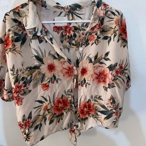 AE Crop top w buttons